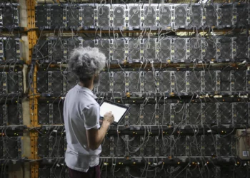 Panelet metalike që mund të shpëtojnë qendrat e të dhënave nga nxehtësia ekstreme e AI-së