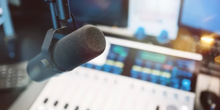 Warner Music dhe Udio nisin partneritet pas padisë: platformë muzikore me AI e licencuar