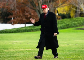 Llogari të huaja i japin zemër Trumpit në X — dhe ai i shpërndan si të ishin zëra amerikanë