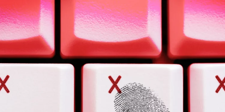 Meta përballet me akuzat: “Shkarkimet e pornografisë ishin për përdorim personal”