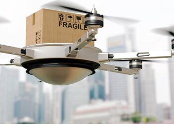 Kur dronët vijnë në derë: Si funksionon shpërndarja e ushqimit me dron në Finlandë