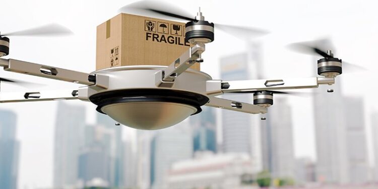 Kur dronët vijnë në derë: Si funksionon shpërndarja e ushqimit me dron në Finlandë