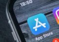 Apple ndalon ndryshimet në App Store për Teksasin pasi gjykata bllokon ligjin e verifikimit të moshës