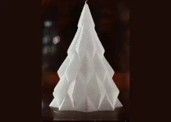 Fizikantët krijojnë një pemë Krishtlindjeje prej akulli me printim 3D