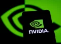 Nvidia hap rrugën për makinat që vendosin vetë: modeli i ri i inteligjencës artificiale del publik