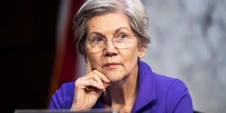 Elizabeth Warren ngre alarmin për lidhjet e Trump me kripto dhe PancakeSwap