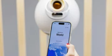 World hyn në garën e super-aplikacioneve me pagesa kripto dhe komunikim të enkriptuar