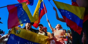 Si AI dhe rrjetet sociale ushqyen një valë dezinformimi pas lajmit për kapjen e Nicolás Maduro