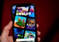 Roblox vendos verifikim moshe për chat-in në të gjitha tregjet, duke shtrënguar rregullat e sigurisë online