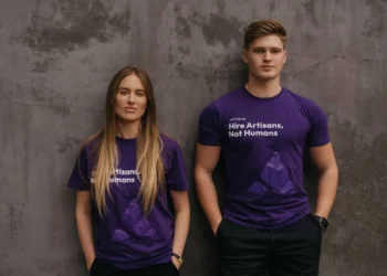 LinkedIn pezullon dhe më pas rikthen startup-in AI Artisan