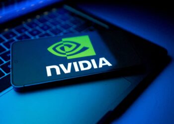 SHBA vendos tarifë 25% për çipet AI të Nvidia drejt Kinës, duke përshkallëzuar tensionet teknologjike