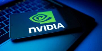 SHBA vendos tarifë 25% për çipet AI të Nvidia drejt Kinës, duke përshkallëzuar tensionet teknologjike