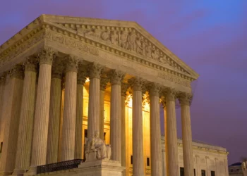 Një burrë pranon fajësinë për hakerimin e sistemit të dosjeve të Gjykatës së Lartë të SHBA