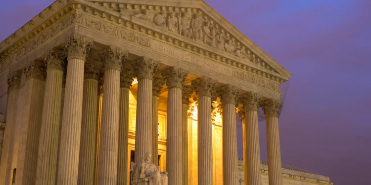 Një burrë pranon fajësinë për hakerimin e sistemit të dosjeve të Gjykatës së Lartë të SHBA