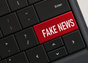 Studiuesit paralajmërojnë: grupet e AI po shtrembërojnë opinionin online