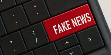 Studiuesit paralajmërojnë: grupet e AI po shtrembërojnë opinionin online