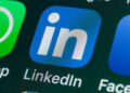 LinkedIn sjell certifikata për “vibe coding”: aftësitë e kodimit verifikohen drejtpërdrejt në profil