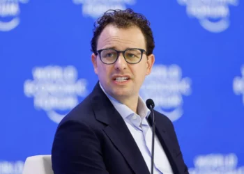 Anthropic sfidon Pentagonin mbi përdorimin ushtarak të AI-së, përplasja hyn në fazë kritike