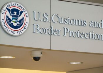 CBP nënshkruan kontratë me Clearview AI për njohjen e fytyrës në operacione taktike