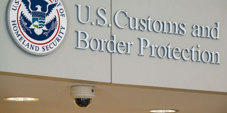 CBP nënshkruan kontratë me Clearview AI për njohjen e fytyrës në operacione taktike