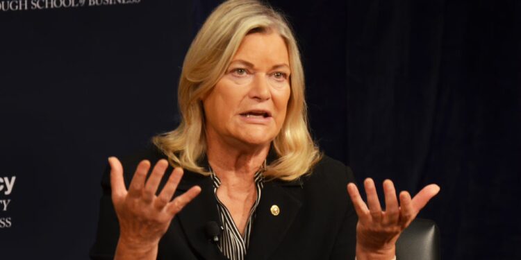 Senatorja Lummis: Bankat duhet të shohin stablecoin-et si instrument financiar, jo si kërcënim