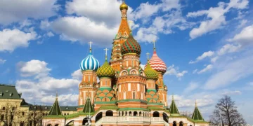 Rusia kufizon WhatsApp dhe promovon aplikacionin shtetëror MAX për mbi 100 milionë përdorues