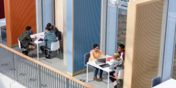 Universitetet përballen me rënie në shkencat kompjuterike: studentët drejt fushave të reja