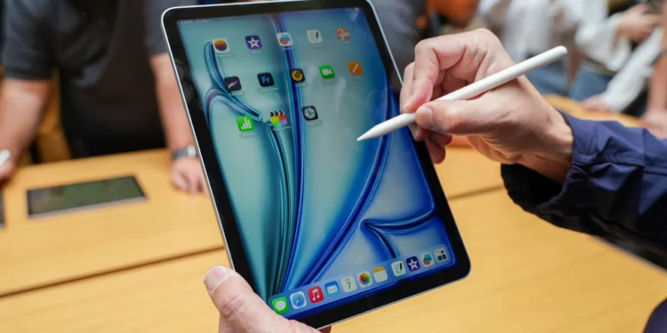 Përditësimi i iPad Air: çipi M4 dhe 12 GB RAM për multitasking dhe aplikacione të avancuara