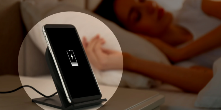 Bateria e telefonit dhe karikimi gjatë natës: Çfarë duhet të dini?