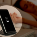 Bateria e telefonit dhe karikimi gjatë natës: Çfarë duhet të dini?