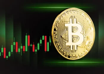 Bitcoin rimëkëmbet drejt 69,000 dollarëve ndërsa çmimi i naftës lëviz fuqishëm