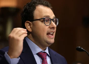 Bashkëpunimi AI-Qeveri dhe ndikimi në industrinë teknologjike