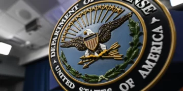 Përplasja mbi inteligjencën artificiale: Pentagoni synon të zëvendësojë Anthropic