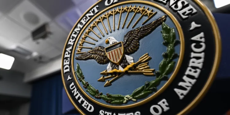 Përplasja mbi inteligjencën artificiale: Pentagoni synon të zëvendësojë Anthropic