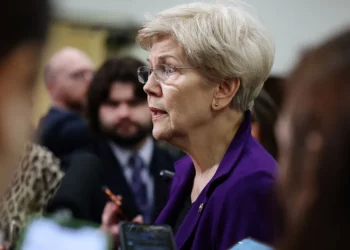 Senatorja Warren sfidon Pentagonin për aksesin e xAI në rrjetet e klasifikuara