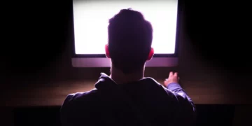 Rriten shqetësimet për “AI psychosis”: ekspertët kërkojnë masa sigurie për chatbot-et