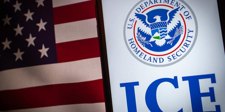 Sulm kibernetik ndaj DHS: kontratat e ICE publike nga hacktivistët