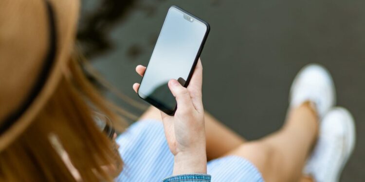 Si po gjykohen kompanitë e inteligjencës artificiale pas rasteve të vetëvrasjeve nga chatbot-et