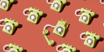 Në epokën e smartphone-it, teknologjia retro po rikthehet në vëmendje