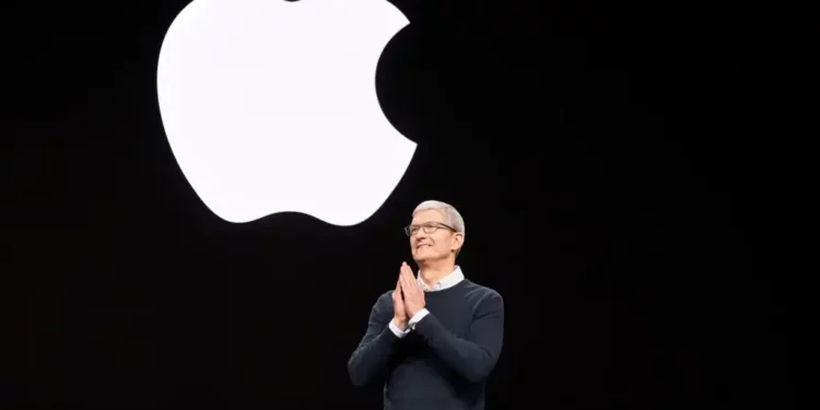 Apple në tranzicion: trashëgimia 15-vjeçare e Tim Cook dhe sfidat e reja të AI