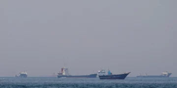 Ngushtica e Hormuzit: mashtruesit kërkojnë Bitcoin dhe USDT për “kalim të sigurt” të anijeve