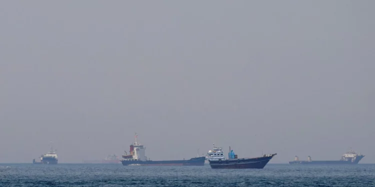 Ngushtica e Hormuzit: mashtruesit kërkojnë Bitcoin dhe USDT për “kalim të sigurt” të anijeve