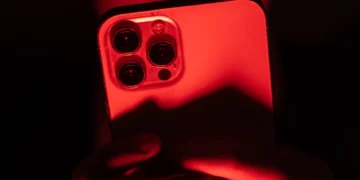 Britania e Madhe: rreth 100 vende kanë akses në spyware që mund të hakojë telefonat celularë