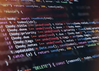 Hakerët sulmojnë Axios: miliona zhvillues të ekspozuar ndaj kodit të dëmshëm