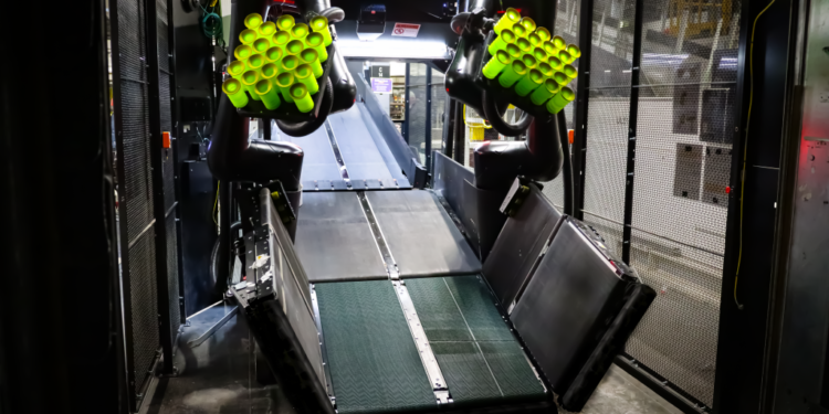 Automatizimi i FedEx nuk është i brendshëm: Kompania përqendrohet në partneritete AI