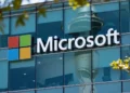 Microsoft kritikohet pasi kërcënoi një studiues sigurie me hetim penal