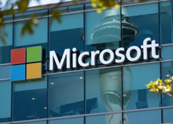 Microsoft kritikohet pasi kërcënoi një studiues sigurie me hetim penal
