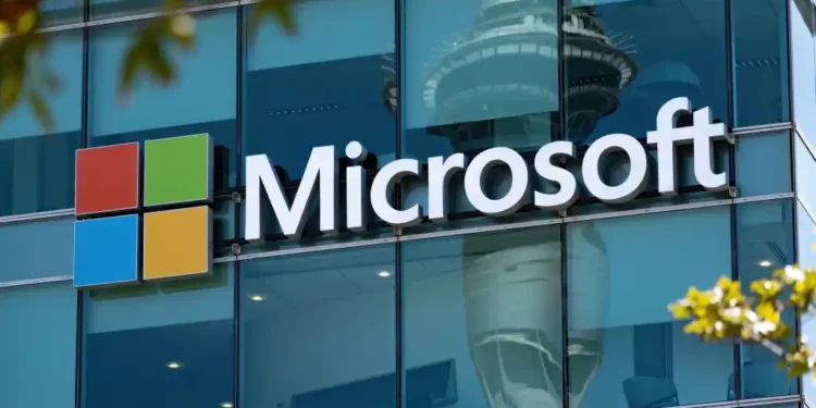 Microsoft kritikohet pasi kërcënoi një studiues sigurie me hetim penal