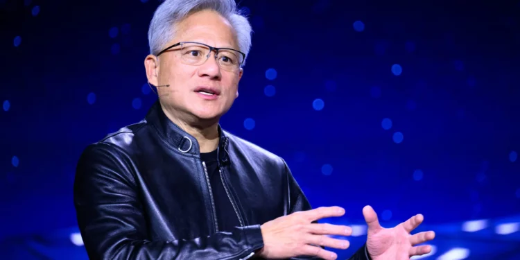 CEO i Nvidia kundërshton paralajmërimet se AI do të zhdukë vendet e punës