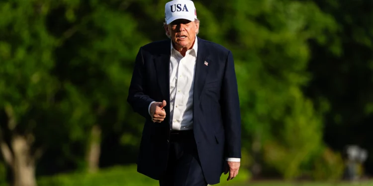 Trump pezullon përkohësisht masat e reja për sigurinë e inteligjencës artificiale